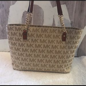❗️SOLD❗️Michael Kors Jet Set Chain Bag